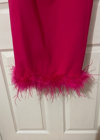 Pembe Tüy Detaylı Straplez Kalem Elbise - Görsel 6