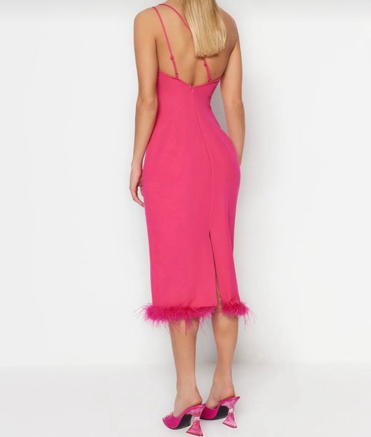Pembe Tüy Detaylı Straplez Kalem Elbise - Görsel 2