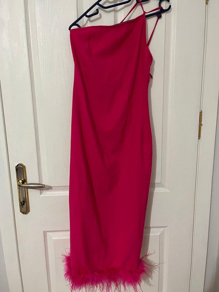 Pembe Tüy Detaylı Straplez Kalem Elbise - Görsel 5