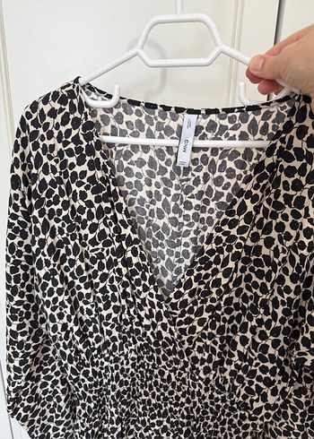 m Beden Mango Gri Leopar Desenli V Yaka Uzun Elbise