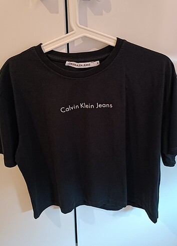 Calvin Klein crop tişört 