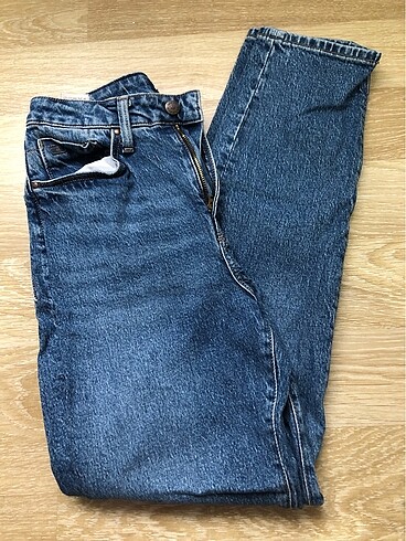 26 Beden mavi Renk Mavi koyu kot jeans 26-29 bedendir.