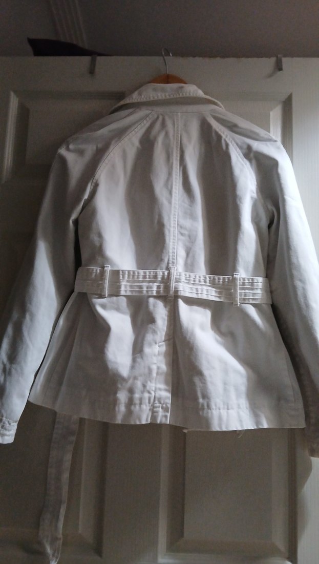 Düğmeli Beyaz Kadın Trençkot - Görsel 4