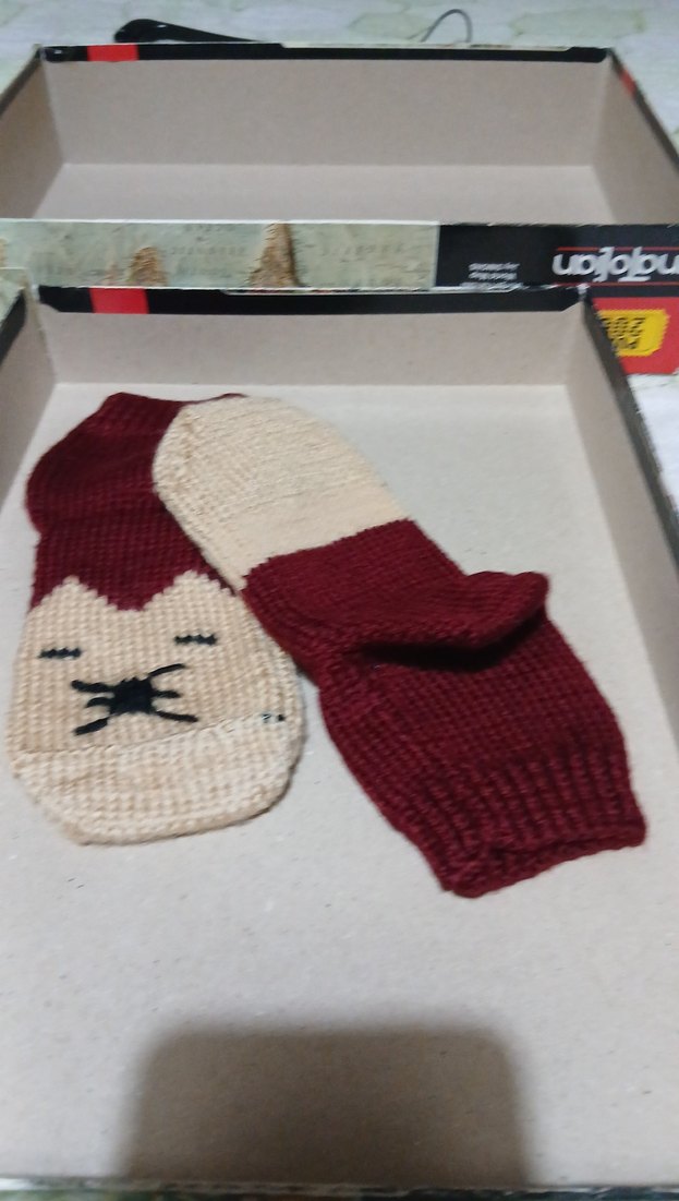 Bordo Nakışlı Kız Çorabı - Görsel 2