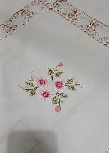 Nakışlı Beyaz Pastel Masa Örtüsü
ölçü 86 cm - Görsel 2