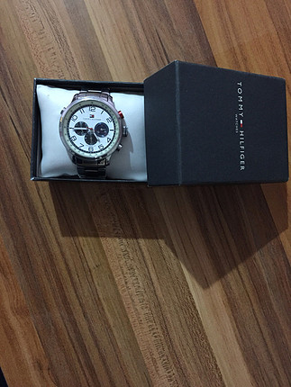 Tommy Hilfiger Tommy hilfiger saat