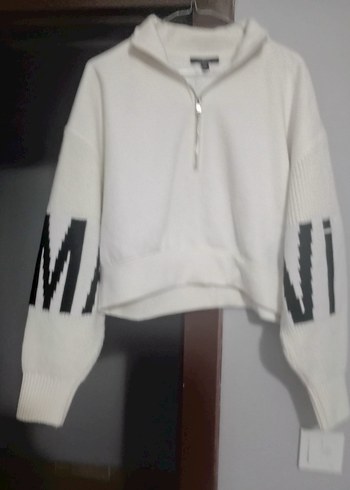 Yarım Fermuarlı Beyaz Triko Sweatshirt