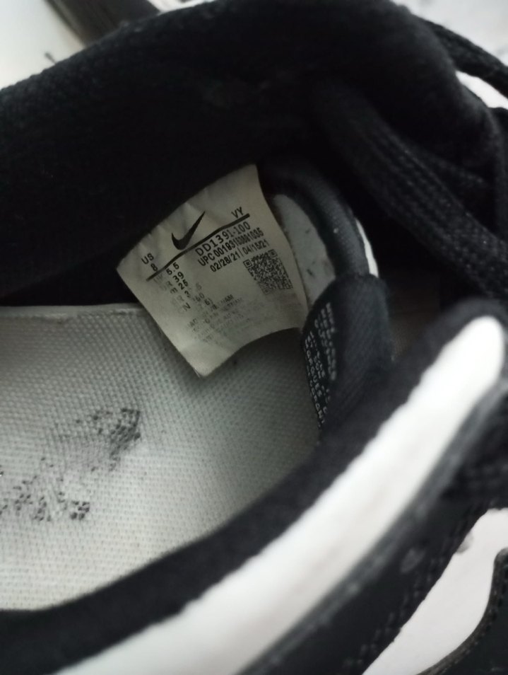 Nike Siyah Beyaz Bağcıklı Spor Ayakkabı - Görsel 3