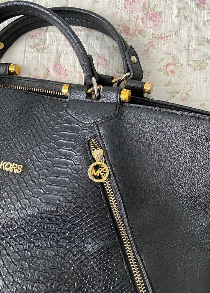 Michael Kors Siyah Yılan Derisi Desenli Deri Çanta - Görsel 2