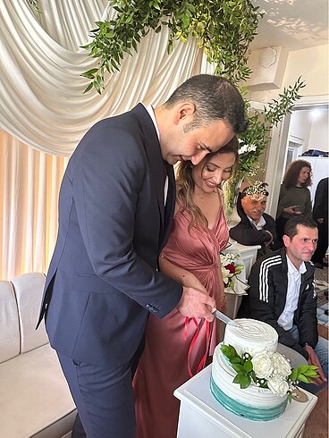 Eser Bir kez giyilmiş ipek saten abiye elbise