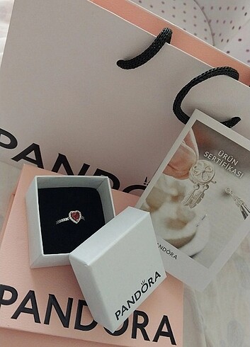 Pandora kalp yüzük