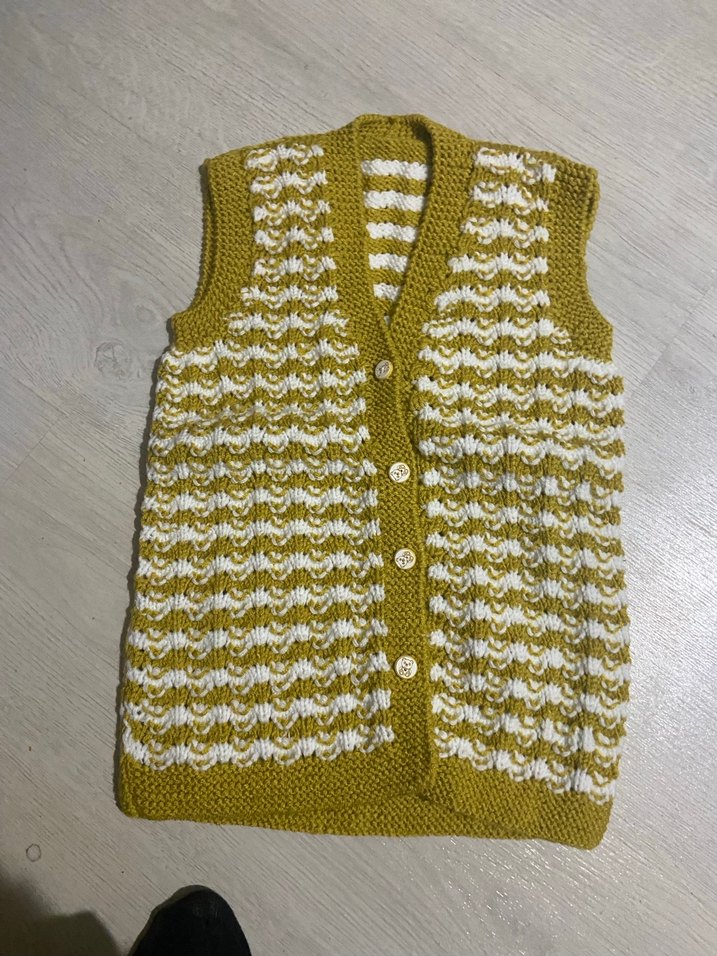 Çocuk Sarı V Yaka Örgü Yelek - Görsel 2