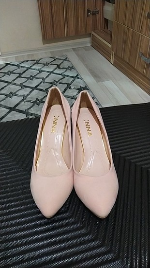 Toz pembe topuklu ayakkabı