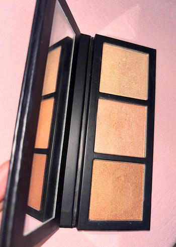 Beden MAC Hyper Real Glow Aydınlatıcı Paleti