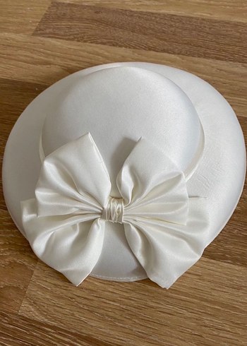 Beyaz Saten Kadın Şapka Fiyonk Detaylı - Görsel 2