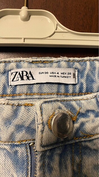 26 Beden mavi Renk Zara jean