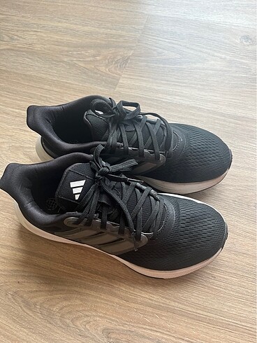 Adidas yürüyüş ayakkabısı