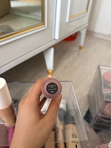 Sleek Sleek sıvı aydınlatıcı allık