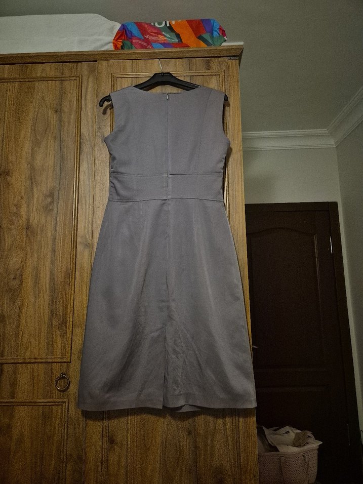 CHIMA V Yaka Kolsuz Gri Diz Altı Elbise - Görsel 4