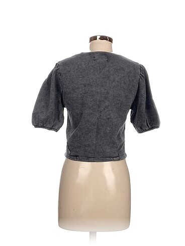 s Beden Pull and Bear T-shirt %70 İndirimli.