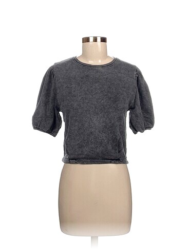 Pull and Bear T-shirt %70 İndirimli.