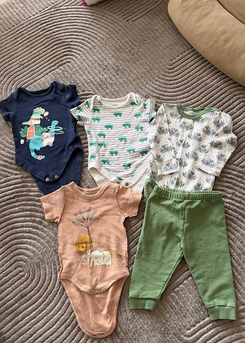 Marks & Spencer 3 Ay