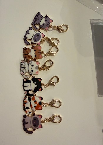 Renkli Zincir Detaylı Kedi Figürlü Anahtarlık - Görsel 2