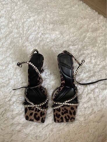 Zara leopar topuklu