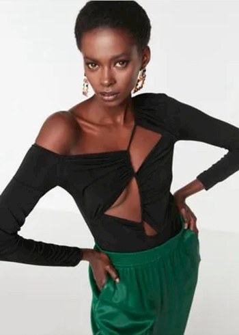 Siyah V Yaka Deri Bluz, Uzun Kollu, İnce Kesim - Görsel 3