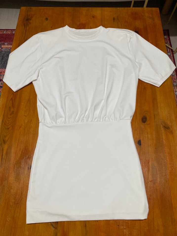 Beyaz Mini Elbise, Kısa Kollu, Yüksek Yakalı - Görsel 3