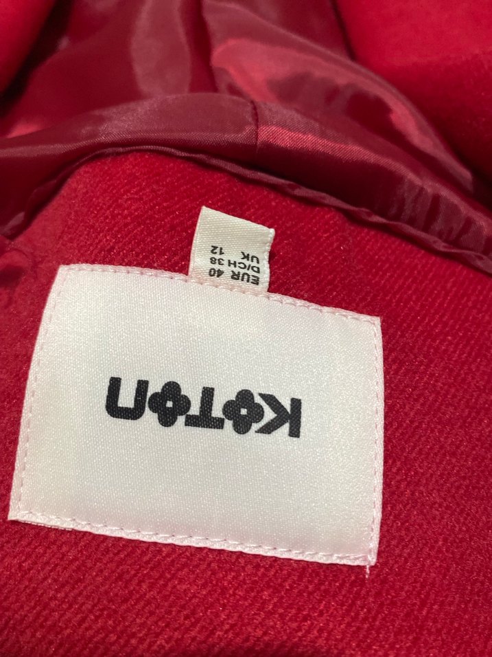 Kırmızı Düğmeli Klasik Kaban - Görsel 3