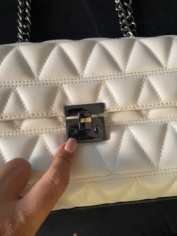 Zincir Detaylı Beyaz Deri Kadın Çanta - Görsel 2