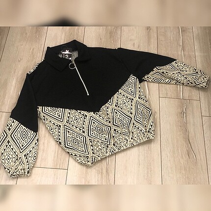 Sweatshirt