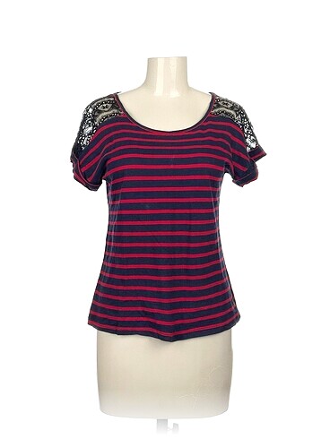 PreLoved T-shirt %70 İndirimli.