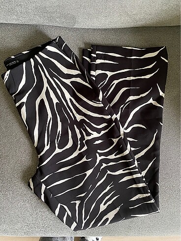 Zara Zebra desenli mini İspanyol paça pantolon
