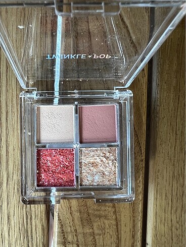 Missha glitterlı far paleti