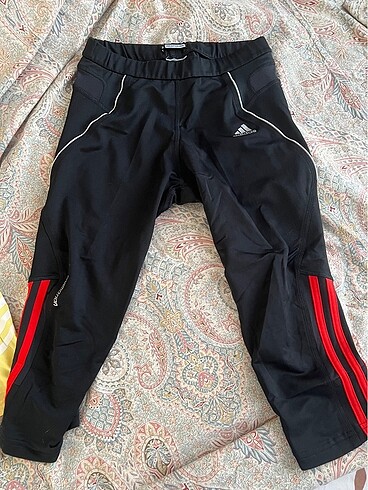 Adidas yarım diz altı tayt