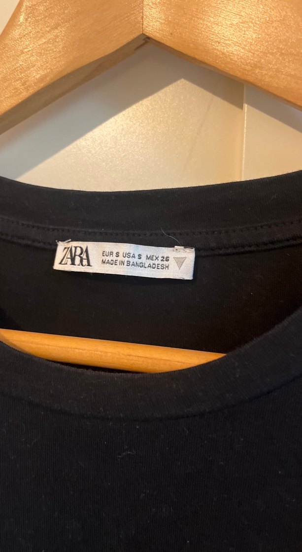 Zara Siyah Fırfırlı üst - Görsel 3