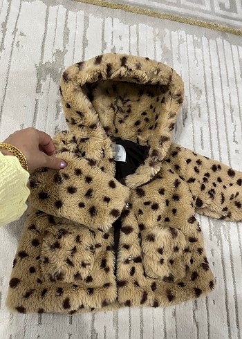 Kız Çocuk Leopar Desenli Kapüşonlu Kürklü Mont - Görsel 2