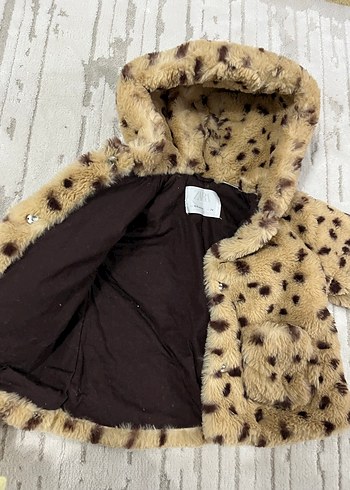 Kız Çocuk Leopar Desenli Kapüşonlu Kürklü Mont - Görsel 3