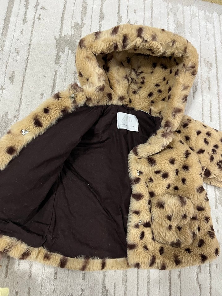 Kız Çocuk Leopar Desenli Kapüşonlu Kürklü Mont - Görsel 3