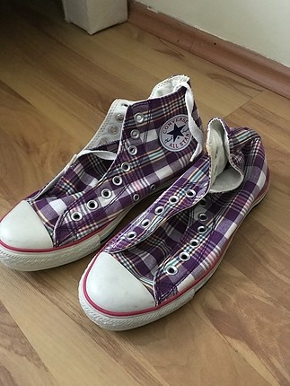 Mor beyaz converse