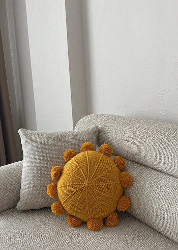 Sarı Ponponlu Nakışlı Dekoratif Minder - Görsel 3