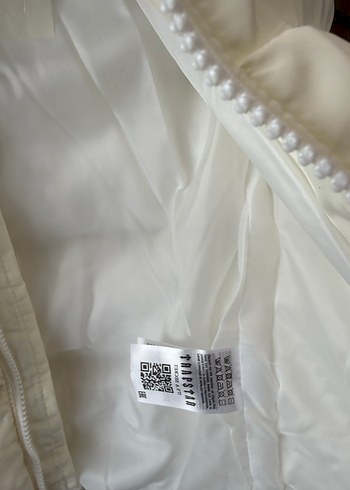 Beyaz Kapüşonlu Erkek Çocuk Mont - Görsel 5