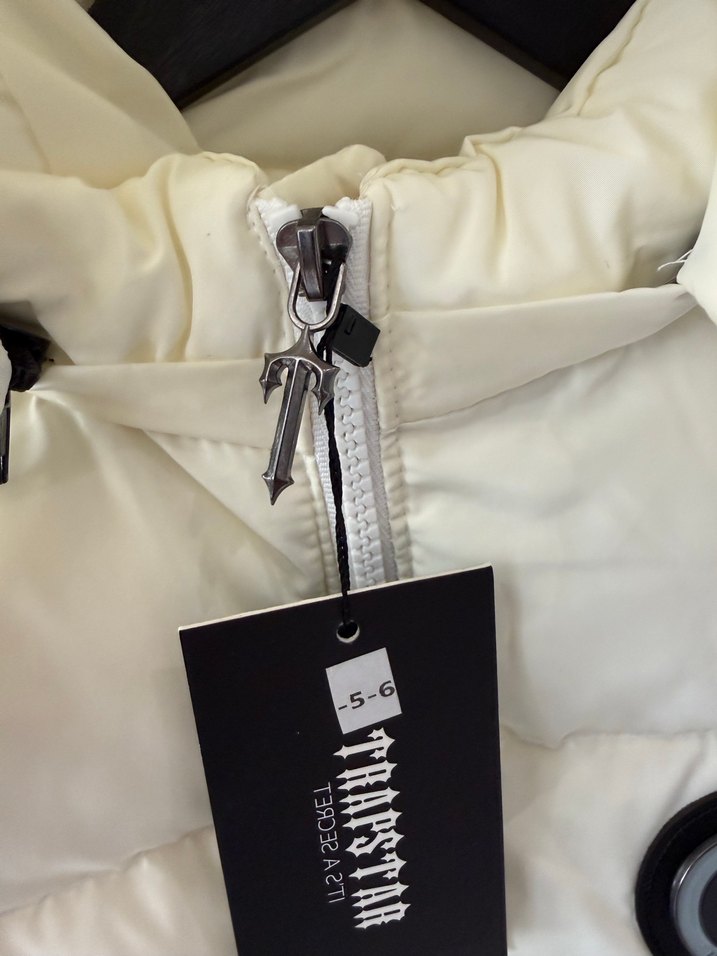 Beyaz Kapüşonlu Erkek Çocuk Mont - Görsel 3