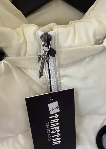 Beyaz Erkek Çocuk Mont - Görsel 3