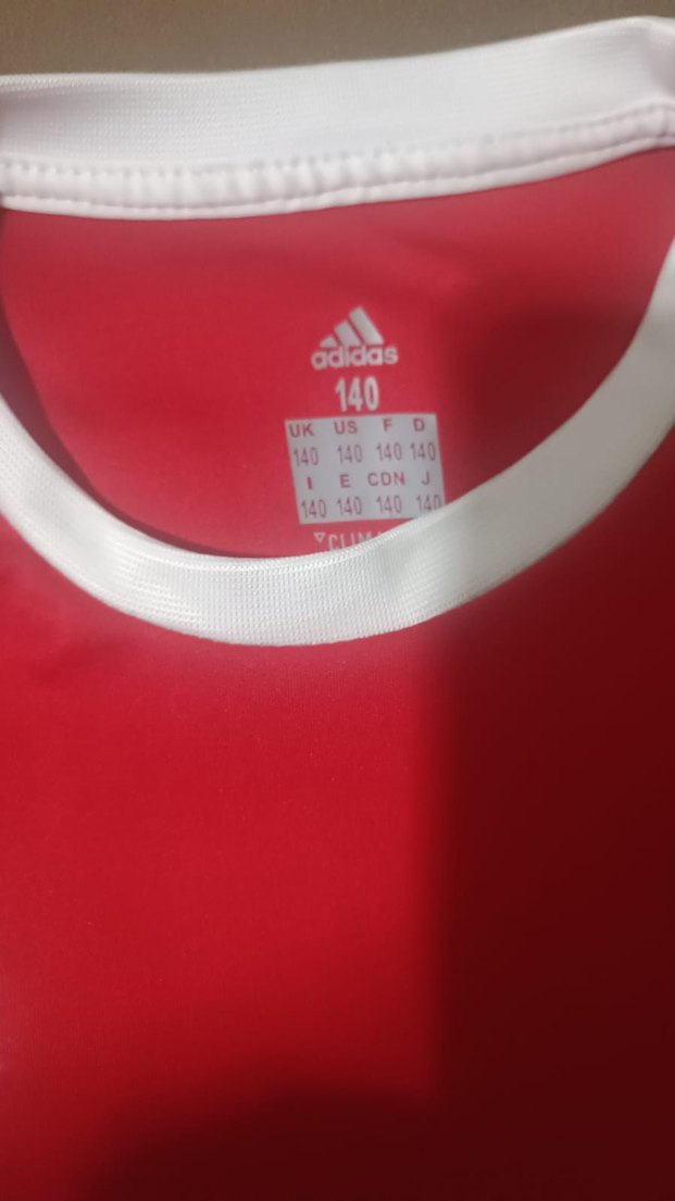 Kırmızı Manchester United Forma ve Beyaz Şort - Görsel 2