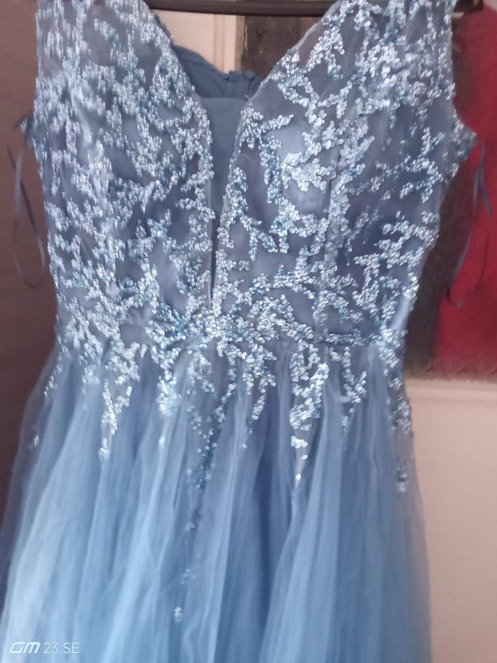 Mavi Dantel İşlemeli Uzun V-Yaka Abiye Elbise - Görsel 3