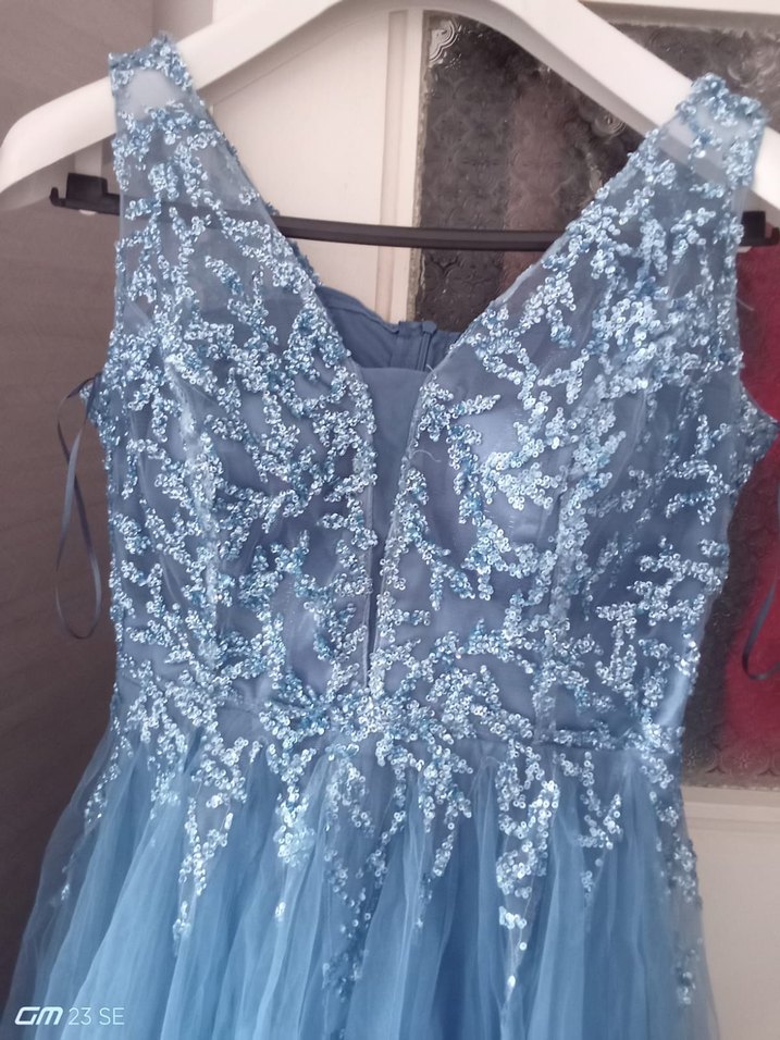 Mavi Dantel İşlemeli Uzun V-Yaka Abiye Elbise - Görsel 4