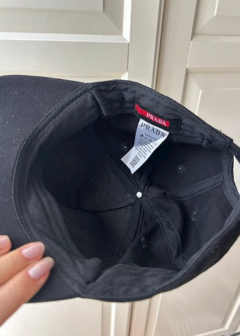 Prada Siyah Denim Kadın Şapka - Minimalist Stil